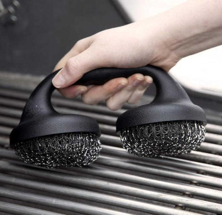  Premium BBQ Izgara Fırçası, Kolay Tutma Özelliği ile Çift Pedli Paslanmaz Çelik Temizleyici 1710